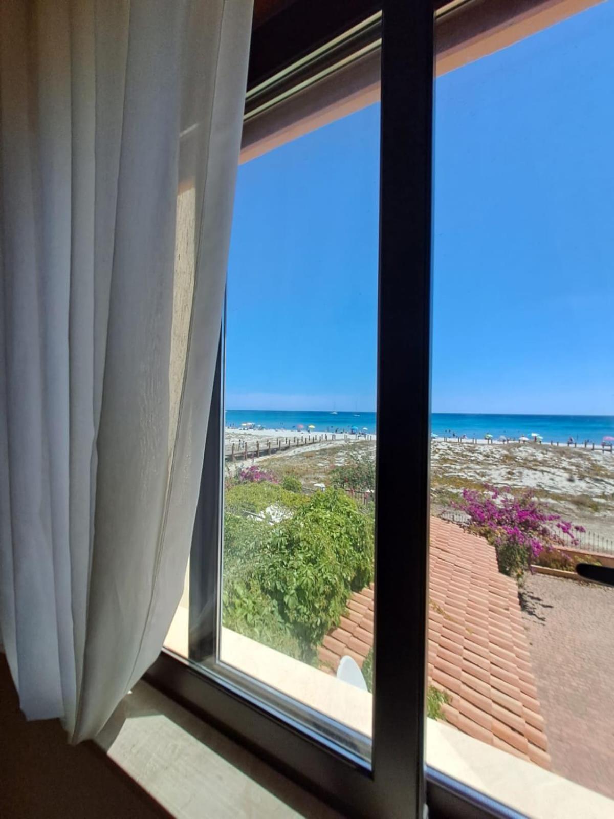 Sulla Spiaggia La Caletta Luaran gambar